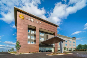 La Quinta Inn & Suites by Wyndham Louisville NE - Old Henry Rd